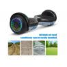 Prêt pour toutes les aventures ! Notre hoverboard tout-terrain affronte routes, chemins et herbe sans effort.